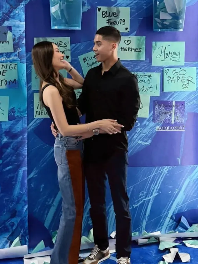 Alyssa Daguise Kenakan Tanktop Hitam di Acara Hermes