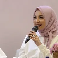 Zaskia Sungkar merasa bahwa Hari Ibu yang jatuh pada tanggal 22 Desember sangat luar biasa. Hal tersebut dikarenakan dirinya juga ulang tahun pada tanggal 22 Desember.