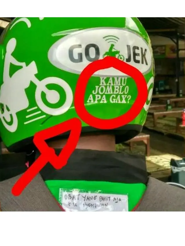 Tulisan helm ojol (Sumber: Instagram/dramaojol_id)