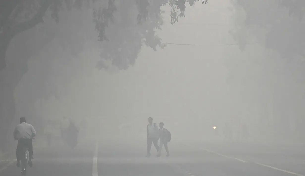 Sebelumnya, Pemerintah India telah mengeluarkan instruksi kepada semua sekolah dasar di ibu kota, New Delhi, untuk menghentikan pembelajaran tatap muka hingga pemberitahuan lebih lanjut. (Money SHARMA/AFP)