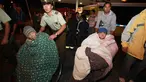 Gempa 8,2 SR mengguncang pesisir Chili pada Selasa (01/04/14) kemarin dan menyebabkan adanya potensi tsunami. Tampak para manula sedang dievakuasi oleh petugas (Reuters/Stringer)