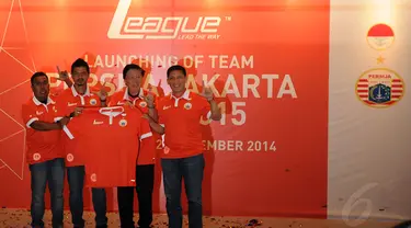 Jelang berlaga di Indonesia Super League (ISL) musim 2015, Persija Jakarta merilis kostum anyarnya, Jakarta (23/12/2014). (Liputan6.com/Helmi Fithriansyah)