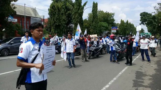 Aksi Sosial Hingga Mengawal Pemilu Peringatan Hari Buruh di Cirebon