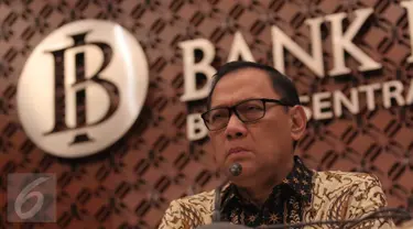 Gubernur BI Agus D.W. Martowardojo menggelar konferensi pers Triwulan III Bank Indonesia (BI) di Gedung BI, Jakarta, Selasa (17/11/2015). BI memutuskan untuk tidak mengubah suku bunga acuan (BI Rate). (Liputan6.com/Angga Yunia)