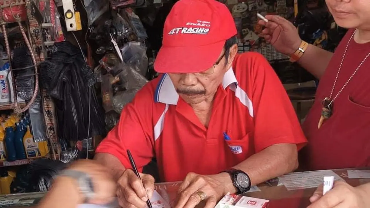 Pemilik toko menandatangani petisi menolak pasar tumpah di Jalan Merdeka Kota Bogor (Istimewa)