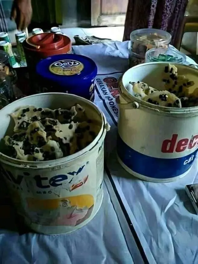Tak Pakai Piring, 6 Wadah Tempat Makan Kuli Bangunan Ini Anti-mainstream