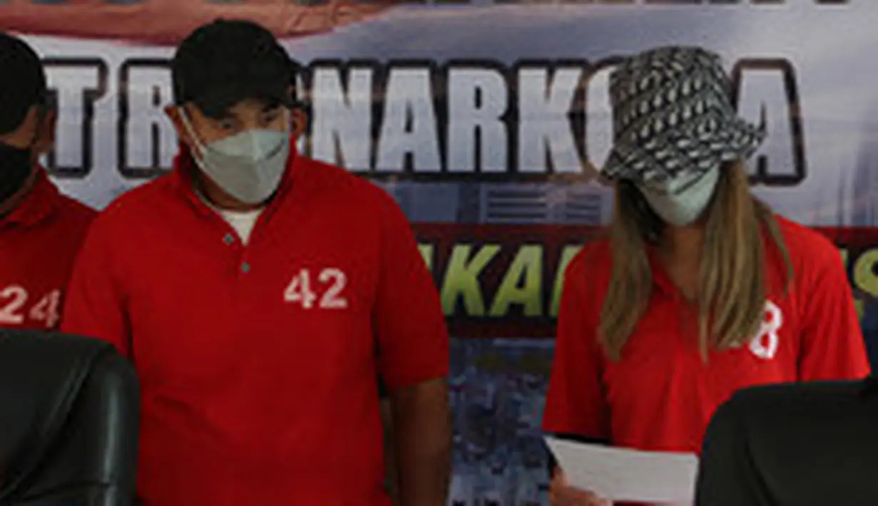 Pesinetron Bawang Merah dan Bawang Putih ini menyadari bahwa seharusnya ia menjadi contoh terbaik, khususnya bagi ketiga anaknya. (Budi Santoso/Kapanlagi.com)