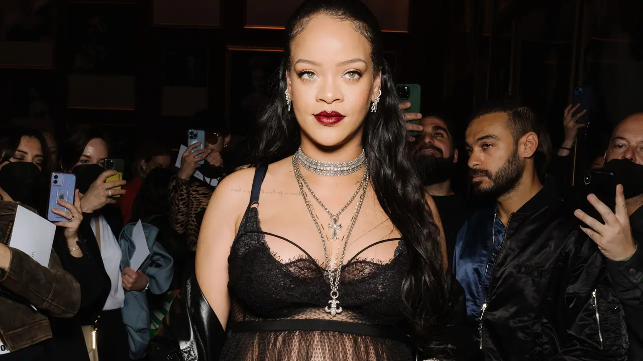 Rihanna hadiri show Dior di Paris Fashion Week