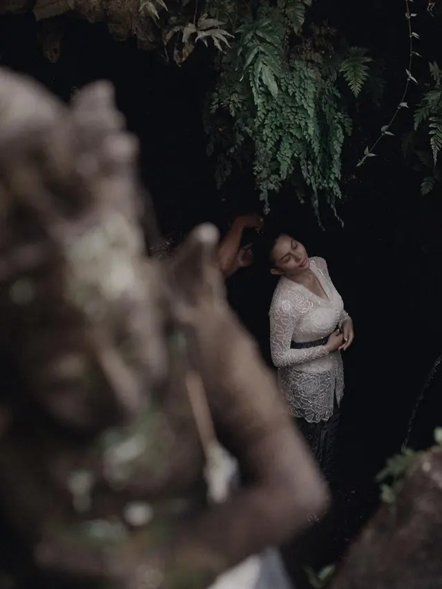 Ariel Tatum di Bali