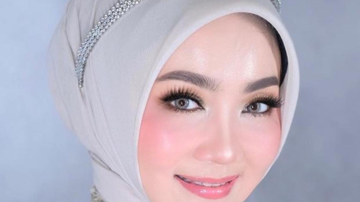 Tampilan Terbaru Atalia Praratya Kenakan Gaun Pengantin Coklat saat Jadi Muse Fashion Show
