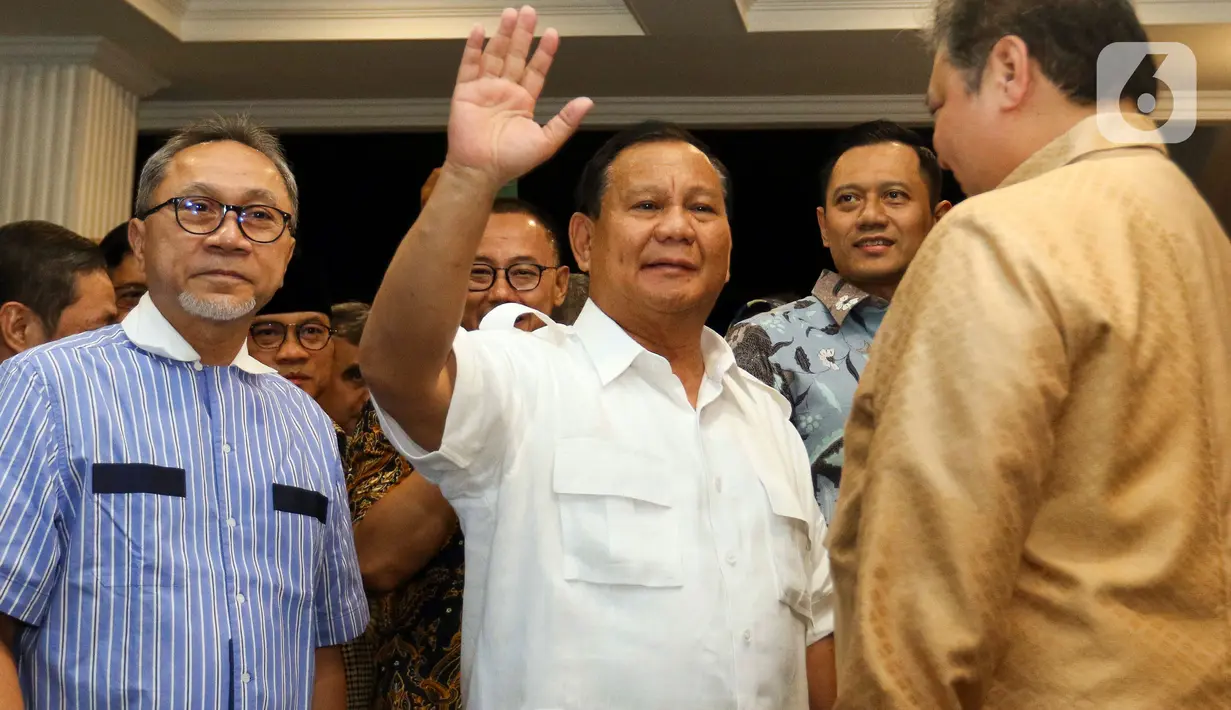 Gibran Rakabuming Raka resmi diusung setelah semua ketua umum partai politik di Koalisi Indonesia Maju (KIM) menggelar rapat di kediaman Prabowo di Jalan Kertanegara, Kebayoran Baru, Jakarta Selatan. (Liputan6.com/Herman Zakharia)