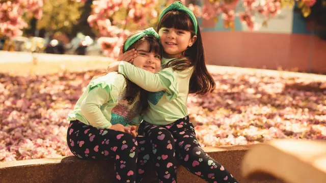 Merasa Sulit dalam Mengasuh Anak Kembar? Ini Tips Mengasuh Anak Kembar dengan Perlakuan yang Adil!