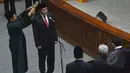 Politisi PDIP Arteria Dahlan dilantik sebagai anggota DPR-RI dalam pergantian antar waktu menggantikan Djarot Saiful Hidayat yang mundur setelah menjabat sebagai Wagub DKI Jakarta, Jakarta, Senin (23/3/2015).(Liputan6.com/Faisal R Syam)