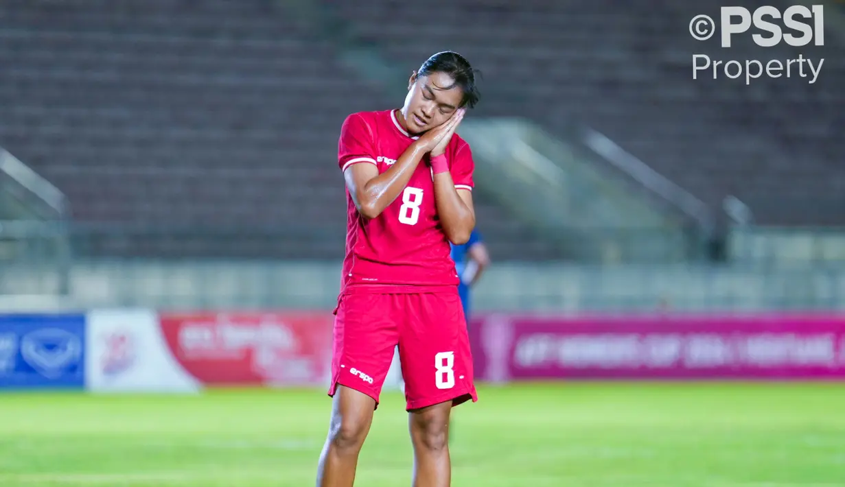 Pemain Timnas Indonesia Putri, Reva Octaviani merayakan golnya ke gawang Kamboja pada laga final Piala AFF Wanita 2024 di New Laos National Stadium, Vientiane, Kamis (05/12/2024) malam WIB. (Dok. PSSI)