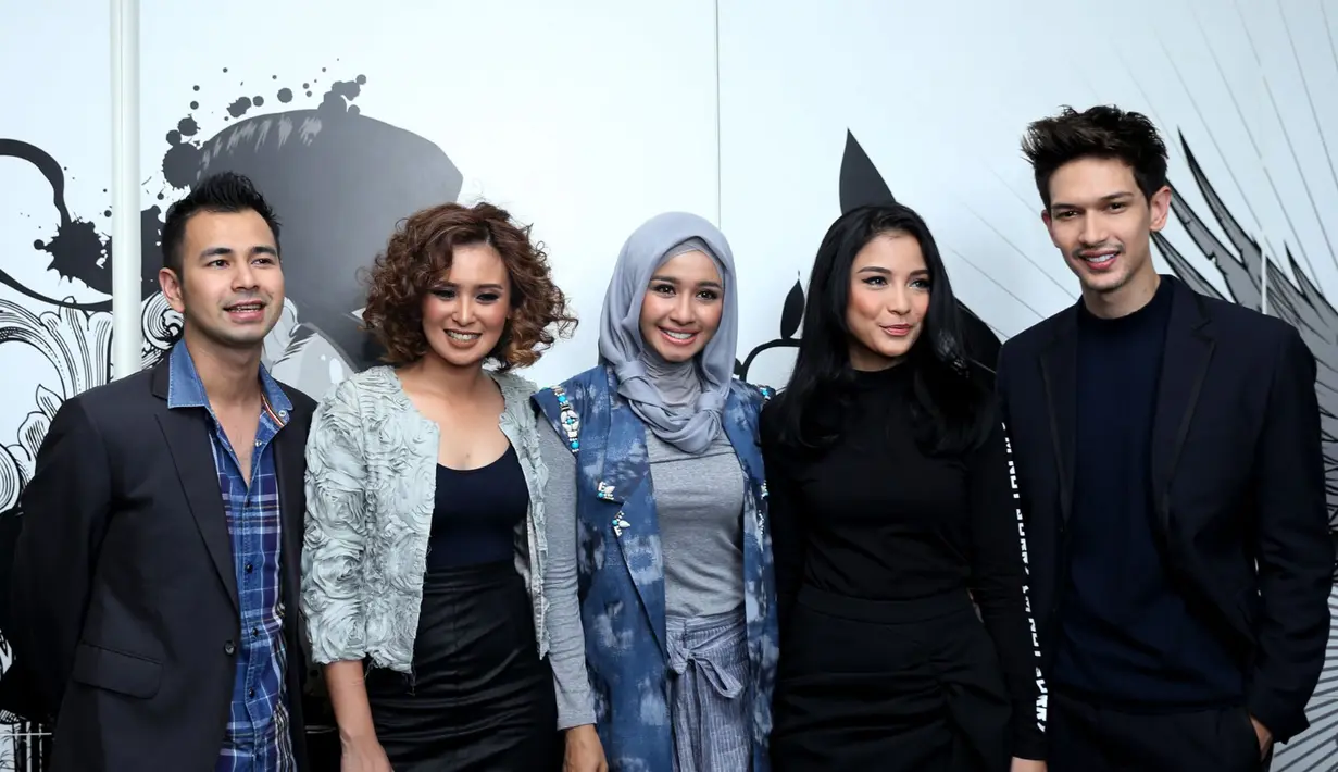 Selama ini masyarakat hanya melihat‎ mereka berlima selalu harmonis di depan kamera. Padahal, layaknya pertemanan, hubungan mereka juga mengalami pasang surut. (Andy Masela/Bintang.com)