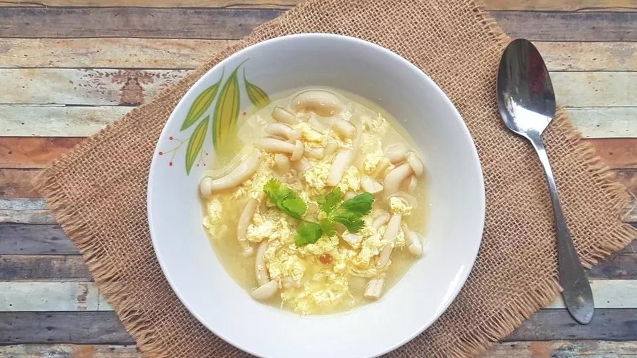 Resep sup telur jamur. (dok. Cookpad @mbantuk)