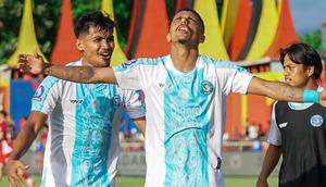 Aksi Luquinhas dalam laga pekan kelima BRI Super League 2025/2026 antara Semen Padang Vs PSBS Biak di Stadion H. Agus Salim, Padang, Kamis (11/9/2025). (Dok. PSBS)