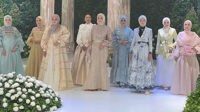 Sempat Ragu, Ini 6 Potret Tya Ariestya Ikut Fashion Show Pertama Setelah Berhijab