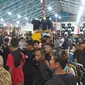 Ratusan warga Gorontalo berdesakan demi mendapatkan baju lebaran (Arfandi Ibrahim/Liputan6.com)