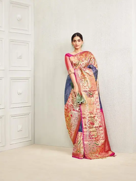 Orangtua Sonam Kapoor memang berharap anaknya akan menggelar pesta pernikahan yang mewah. Seperti yang dilansir dari Masala, Sonam berbeda pendapat dengan orangtuanya. (Foto: instagram.com/sonamkapoor)