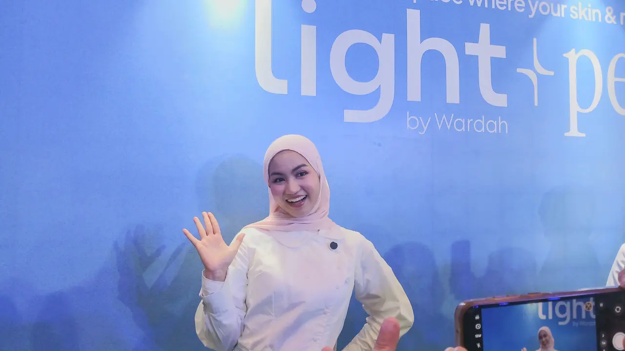 Xaviera Putri, sangat ceria saat menghadiri Lightperience Picnic by Wardah pada Jumat (17/7/2026). (Liputan6.com/Nurri Indah)