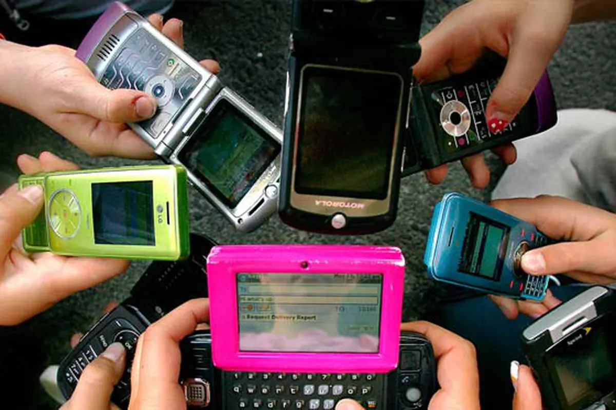 pertumbuhan-handphone-131004c.jpg