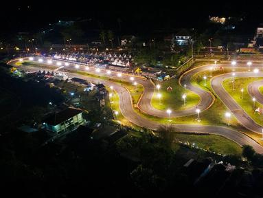 Sirkuit Boyolali yang terletak di Provinsi Jawa Tengah ini memiliki panjang total 1,3 km. Gokart menjadi cabang balap yang menjadi fokus utama dari sirkuit ini. Untuk balapan motor, para pembalap harus bisa memacu motornya di tikungan-tikungan high speed yang disuguhkan Sirkuit Boyolali. Sirkuit ini biasa digunakan untuk ajang balap gokart hingga roadrace. (Source: trialgame.id)