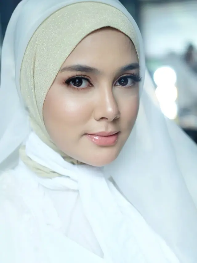 6 Potret Maternity Shoot Istri Rifky Balweel, Tampil Klasik dan Elegan