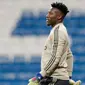 Kiper Ajax Amsterdam Andre Onana saat sesi latihan di Stadion Santiago Bernabeu, Madrid, Spanyol, Senin (4/3). Ajax Amsterdam kalah agregat 1-2 atas Real Madrid. (AP Photo/Bernat Armangue)