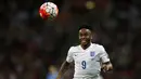 Gelandang serang - Raheem Sterling, meski dianggap performanya menurut selama di Manchester City musim lalu, namun dirinya tetap dibutuhkan. Kecepatan serta kemampuan menggiring bola membuatnya layak menjadi pilihan utama. (AFP/Adrian Dennis)