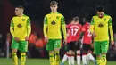 <p>Norwich City. Norwich City menjadi klub terbaru yang langsung terdegradasi usai promosi ke Premier League pada musim 2021/2022. Bahkan, The Canaries mengalaminya dua kali, termasuk pada musim 2019/2020 lalu. Uniknya, keduanya berstatus juara Divisi Championship. Pada musim 2021/2022 ini, baru Norwich yang dipastikan terdegradasi karena baru mengemas 21 poin dari 34 laga. (AFP/Glyn Kirk</p>