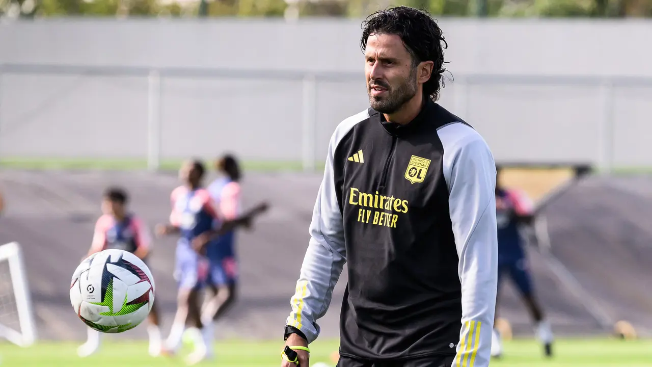 Fabio Grosso Pertama Kali Pimpin Latihan Lyon