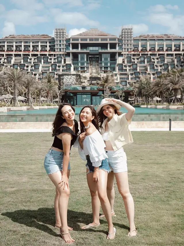 7 Momen Liburan Bareng Jessica Milla, Pamela Bowie dan Michelle Joan di Bali