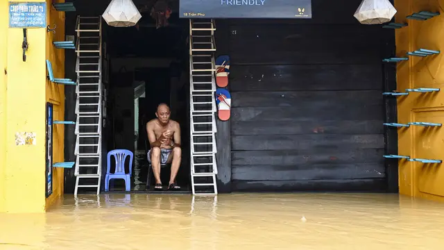 Hujan Deras Picu Banjir Dahsyat, Dua Kota Wisata di Vietnam Terendam Air