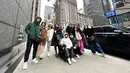 Begini potret kompak liburan bareng keluarga Mulan Jameela. Tampak anak-anak Mulan Jameela ikut berlibur bersama. Keluarga ini menghabiskan waktu untuk berjalan-jalan di kota New York.(Liputan6.com/IG/@mulanjameela1)