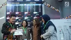 SVP of SMO and Communication PT Semen Indonesia Tbk, Ami Tantri (kedua kiri), didampingi GM Corcomm Sigit Wahono, GM of Marketing Johana Daunan investor Relation Febriandita Kusuma berbincang usai public expose di Gedung BEI, Jakarta, Rabu (21/8/2019). (Liputan6.com/HO/Eko)
