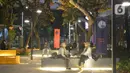 Suasana saat malam hari di area Healing Garden Taman Literasi Martha Christina Tiahahu di kawasan Blok M, Jakarta Selatan, Senin (19/9/2022). (Liputan6.com/Magang/Aida Nuralifa)