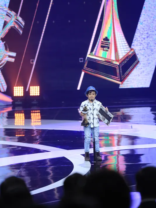 Malam penganugerahan Indonesian Box Office Movie Awards atau IBOMA 2018 digelar di Studio 6 Emtek City, Jakarta Barat Jumat, 23 Maret 2018 pukul 21.00 WIB dan disiarkan secara langsung oleh SCTV. (Adrian Putra/Bintang.com)