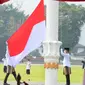 Gubernur Jawa Barat Ridwan Kamil menjadi pembina upacara peringatan hari santri tingkat Jabar di lapangan Gasibu Bandung, Jumat (22/10/2021). (Foto: Biro Adpim Jabar)