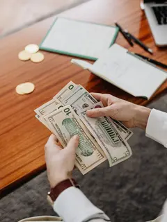 Langkah awal menuju kebebasan finansial adalah memahami kondisi keuangan, mulai dari pemasukan, pengeluaran, utang, hingga kemampuan menabung. (Foto/Dok: Pexels)