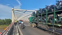 Jembatan Comal sisi utara dibuka kembali usai perbaikan 3 hari. (Foto: Liputan6.com/Polres Pemalang)