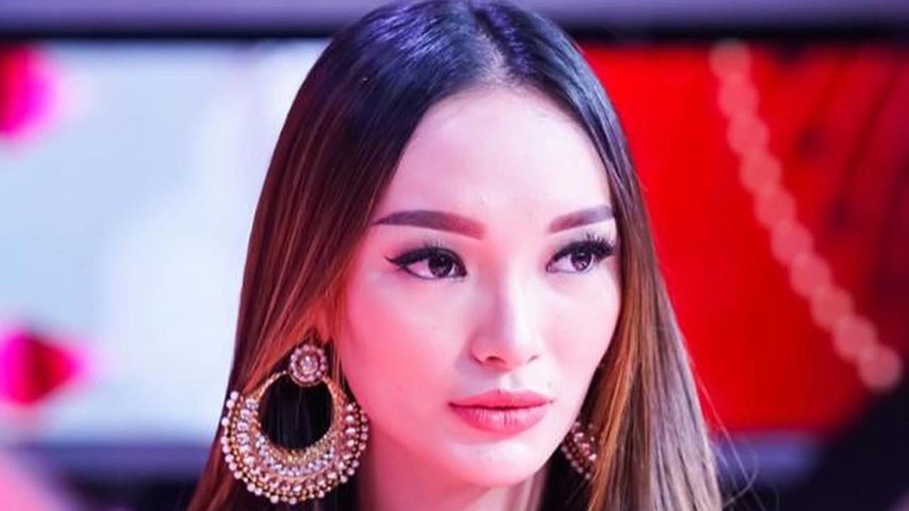 FOTO: Gaya Rambut Zaskia Gotik, Selalu Tampil Totalitas