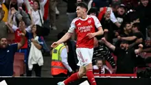 Striker Arsenal asal Swedia nomor punggung 14, Viktor Gyokeres, merayakan gol ketiga timnya selama pertandingan Liga Inggris antara Arsenal dan Fulham di Stadion Emirates di London pada 2 Mei 2026. (Ben STANSALL/AFP)