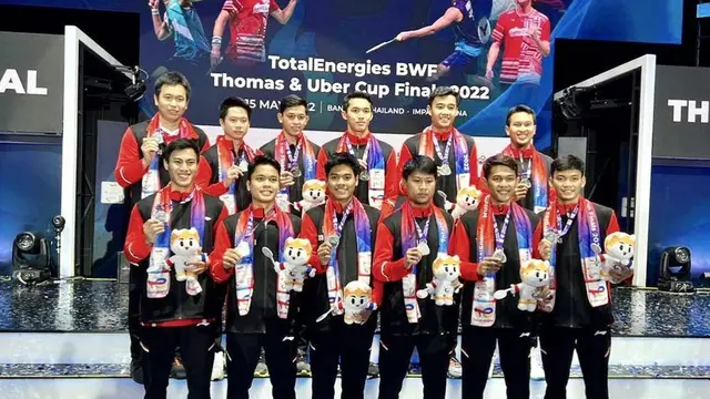 5 Foto Kenangan Syabda Perkasa Belawa Bareng Pemain Badminton Top Dunia