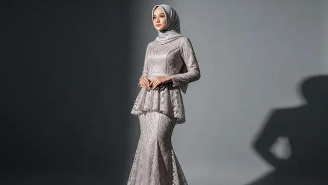 Dress Mermaid dengan Tile Bermotif