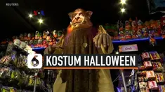 Warga AS 31 Oktober merayakan Halloween yang sering ditandai kegiatan "trick or treat" anak meminta permen ke tetangga, dan pesta kostum untuk orang dewasa. Pemilihan kostum biasanya berbeda setiap tahunnya meski belakangan tren kostum favorit masih ...