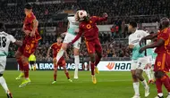 Jelang turun minum, pada menit ke-43, Romelu Lukaku mencetak gol kedua untuk AS Roma. (AP Photo/Alessandra Tarantino)