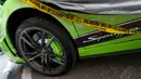 Lamborghini dengan nomor polisi B 1285 SHP itu tampak dipasangi garis polisi, Jakarta, (1/9/14). (Liputan6.com/Faizal Fanani)