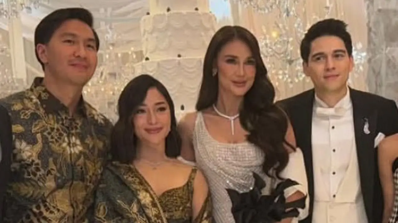 Nikita Willy dan Suami saat Hadir di Resepsi Pernikahan Luna Maya dan Maxime di Jakarta