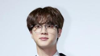 Foto Jin Bts Pakai Kacamata Lucu - Cute Images